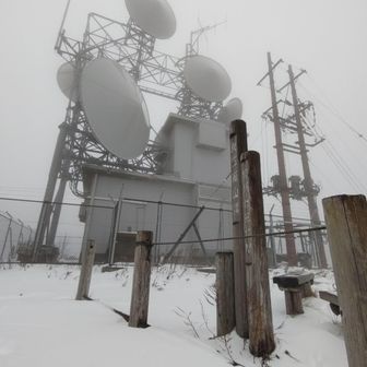 女三瓶山はアンテナ📡だらけ