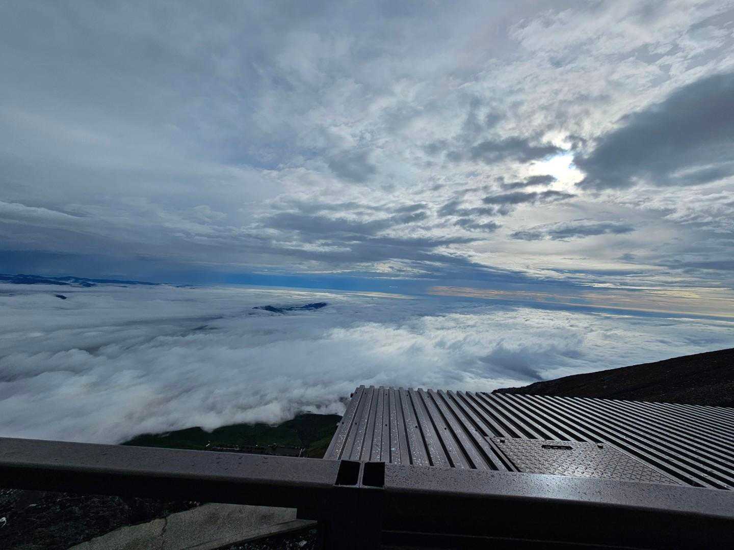 雲海の上に雲
2層なんですね