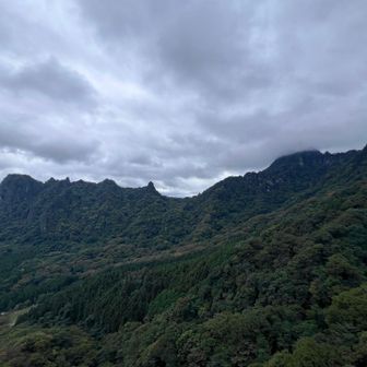 第二見晴より金鶏山と筆頭岩と金洞山