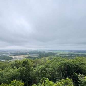 山頂の展望台。
なかなかの眺め！