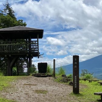 展望台が見え、五湖台=足和田山に到着