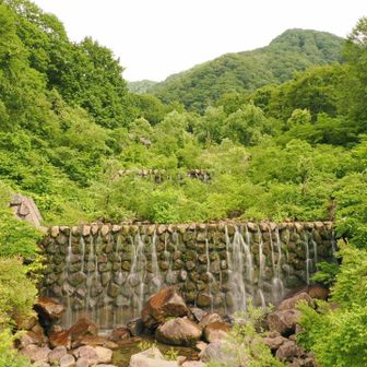 駐車場手前の堰堤