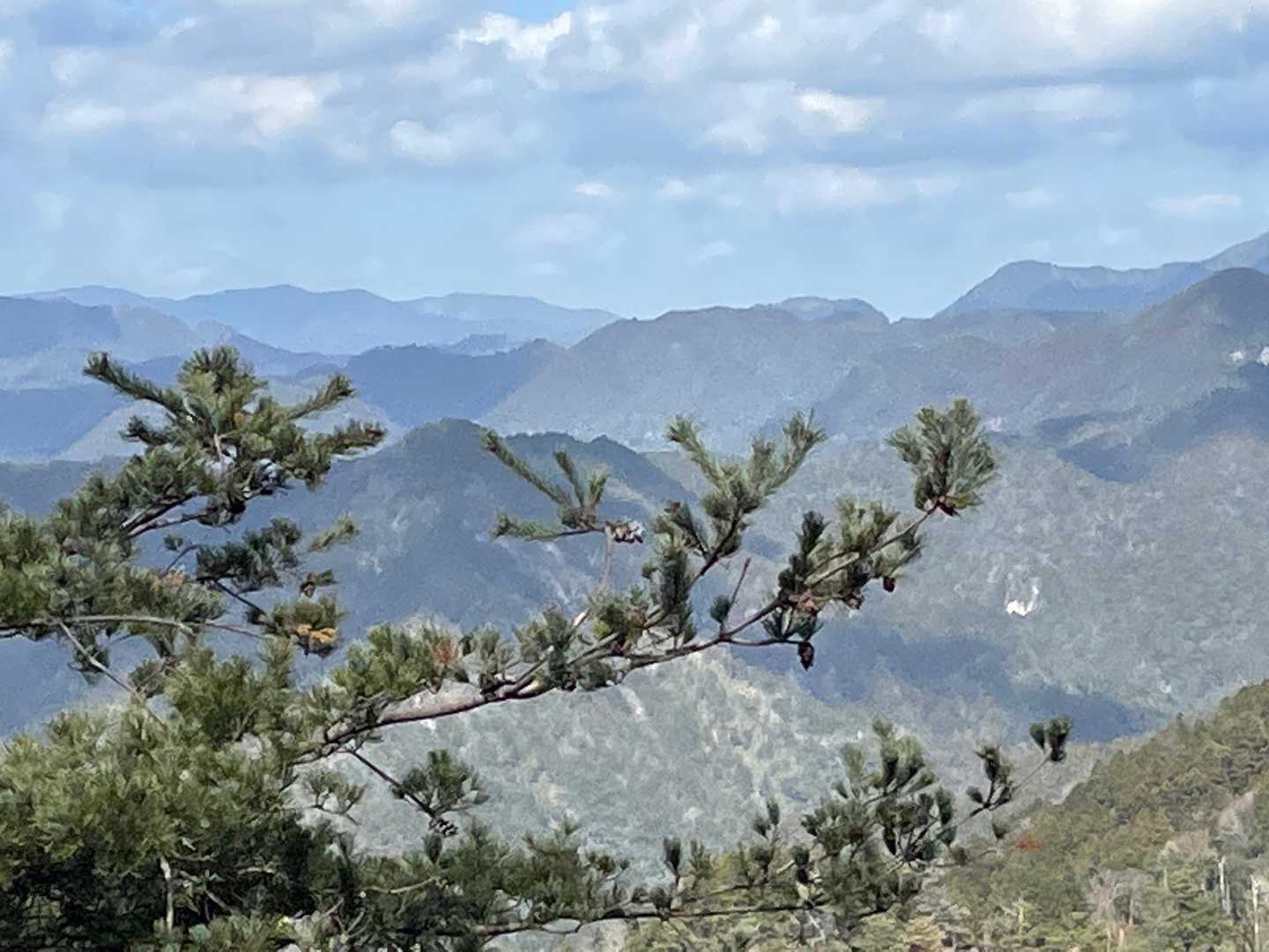 高土山も教えてもらったよ。
あそこの三角点は、名合村１で、ここは，名合村２です。