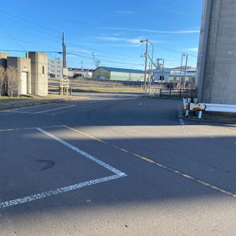 シュクトツ山の麓の駐車場　20台くらい停められます