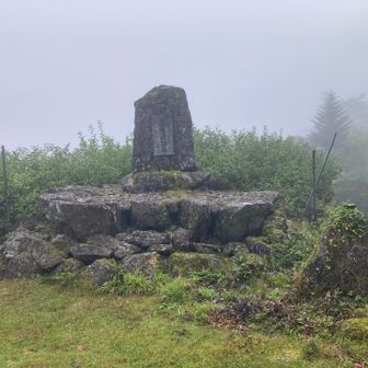 筒上山の麓