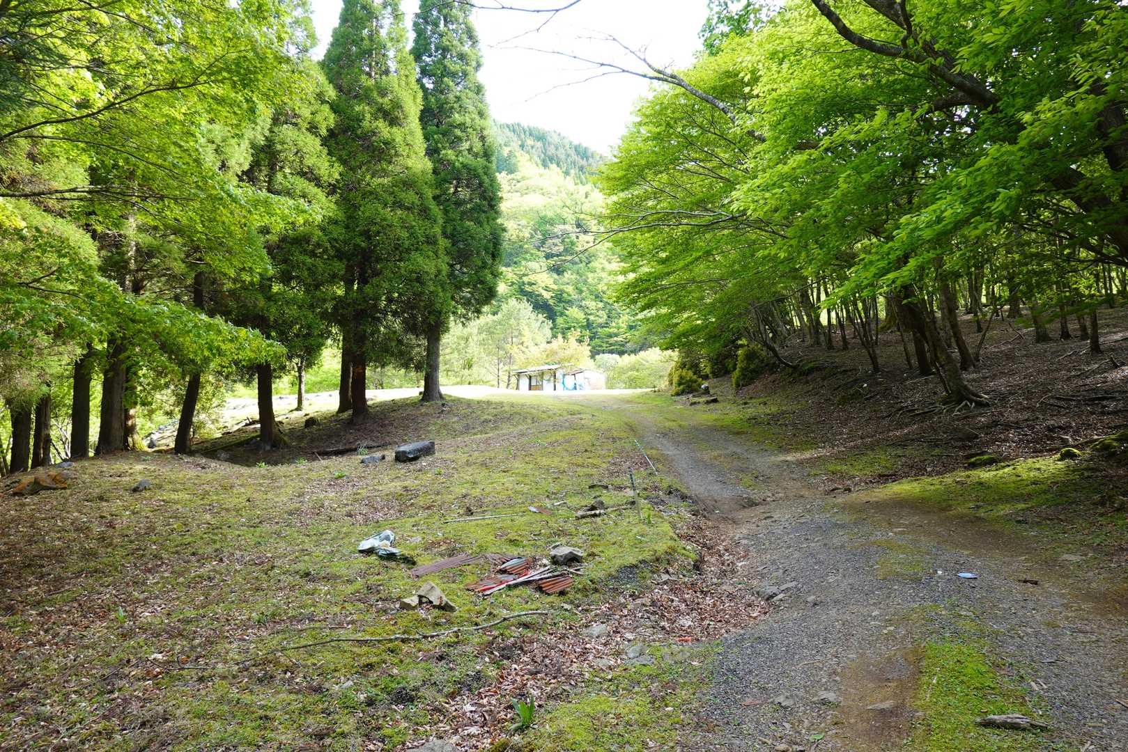 大吹登山口が見えてきました。
五葉登山口から40分弱かかりました。