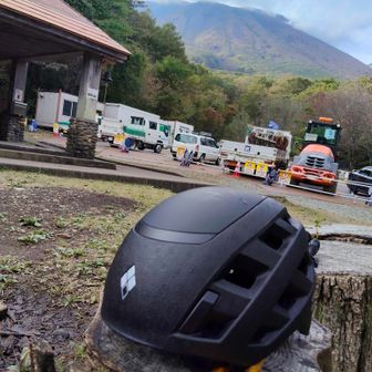 規制が解除されたばかりの火山という事でヘルメット🪖を持っていきましたが、私達以外は誰も被ってませんでした（笑）