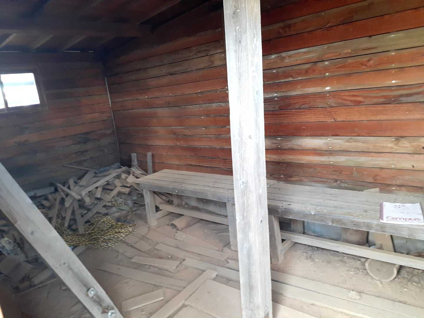 山頂にある小屋内
山頂にいた方とお話に夢中となり写真撮り忘れ😅