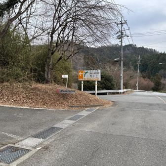 続いて八重山方向。
寄り道のため、手前ではなく一つ奥を左折。
