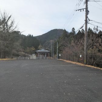 銅鳥居の駐車場　清潔なトイレもあります。
平日のこの時間でしたので1番乗りでした。