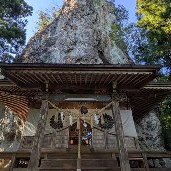 轟岩と中之岳神社