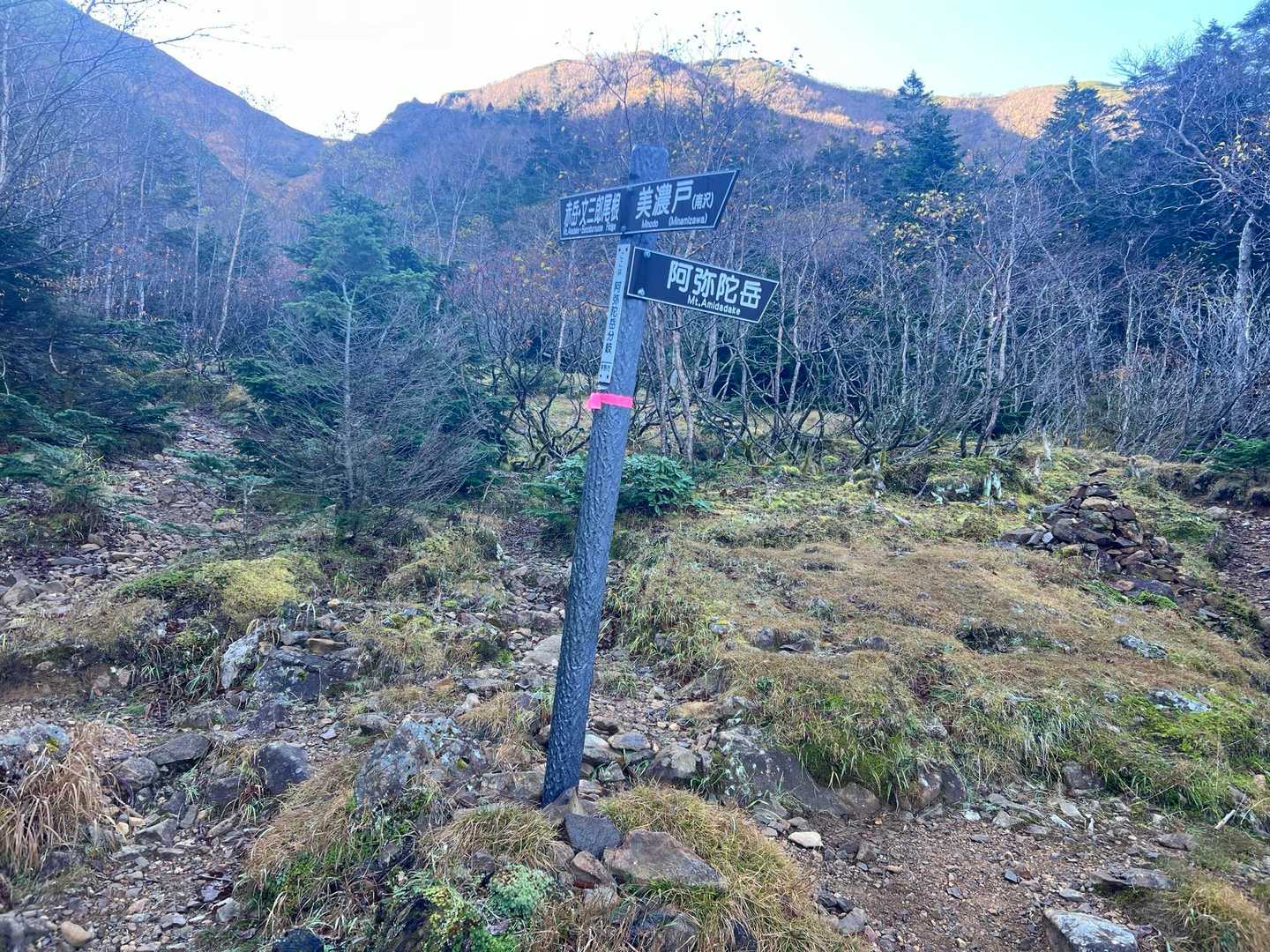 この分岐から阿弥陀岳方面へ🚶