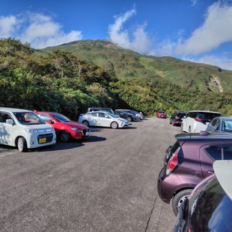 駐車場は朝とクルマ入れ替わってました