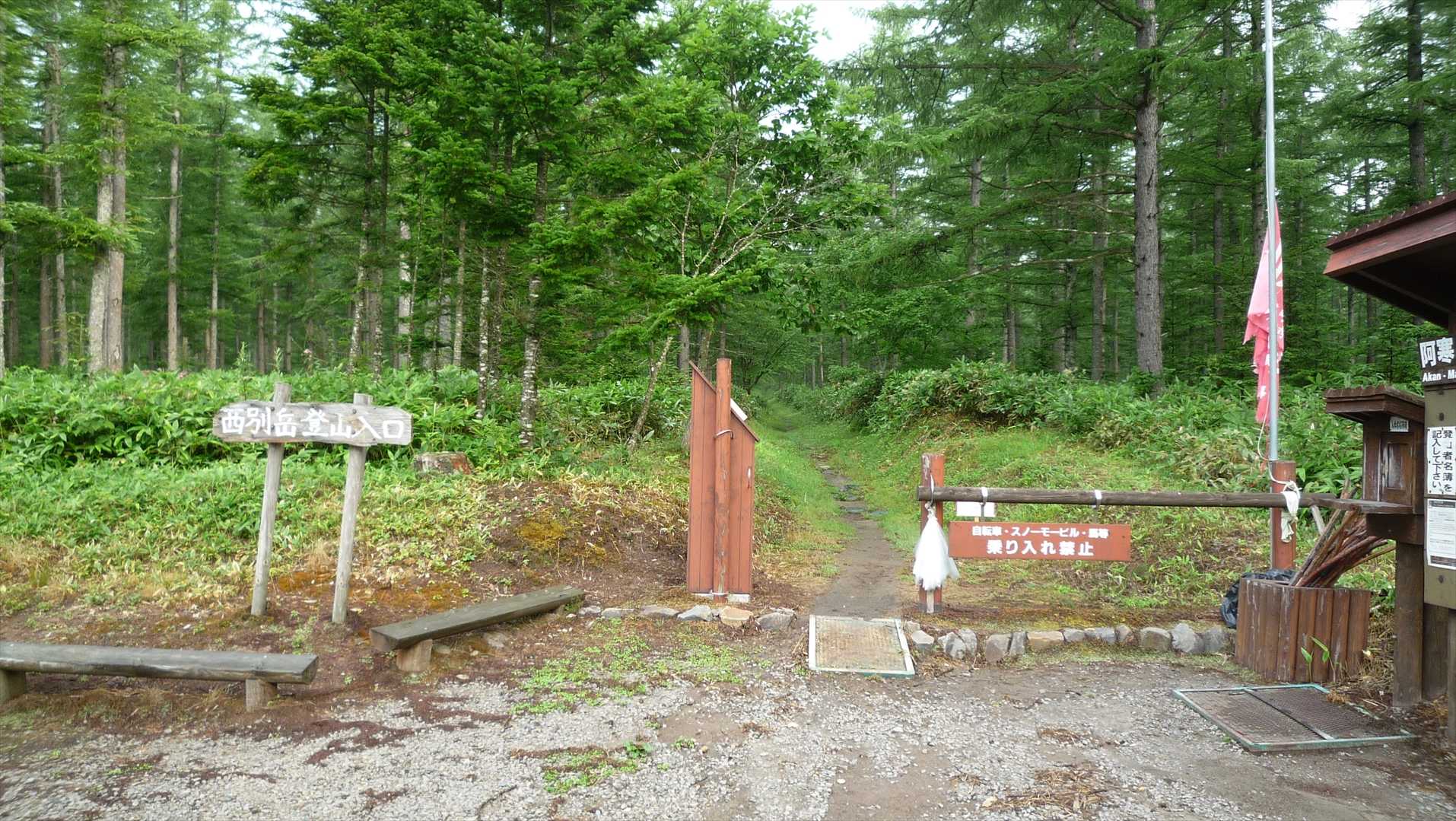 登山口手前まで霧が降っていたので晴れるか不安でした　