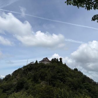 南岳側から見上げる上宮　神々しい✨