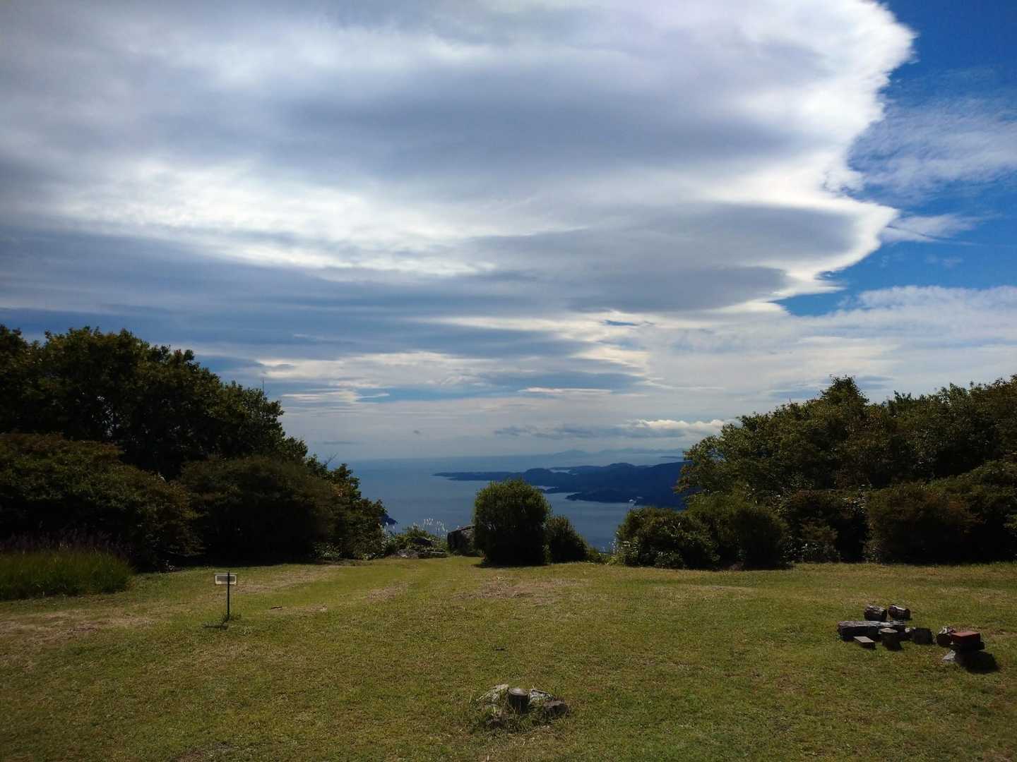 祈祷ヶ原から高田湾
遠く金華山も見えました