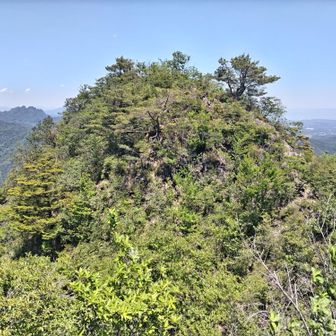 二ノ岳、左後方は妙義山