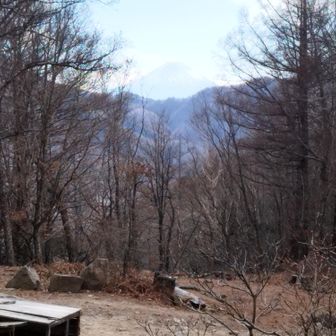 富士見平小屋まで帰ってきた
薄っすら富士山🗻
