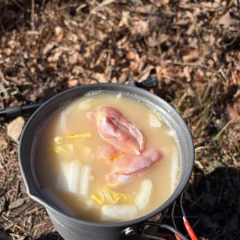 ここまで来てガスボンベが空になった…
え、どうすんのこれ…？
どうやらワシ、トラブルが凄いと逆に冷静になれるみたいやわ

※水筒とジップロックと保冷バックがなかったら不法投棄不可避だった
※どんなことがあっても不法投棄は絶対にやめましょう！