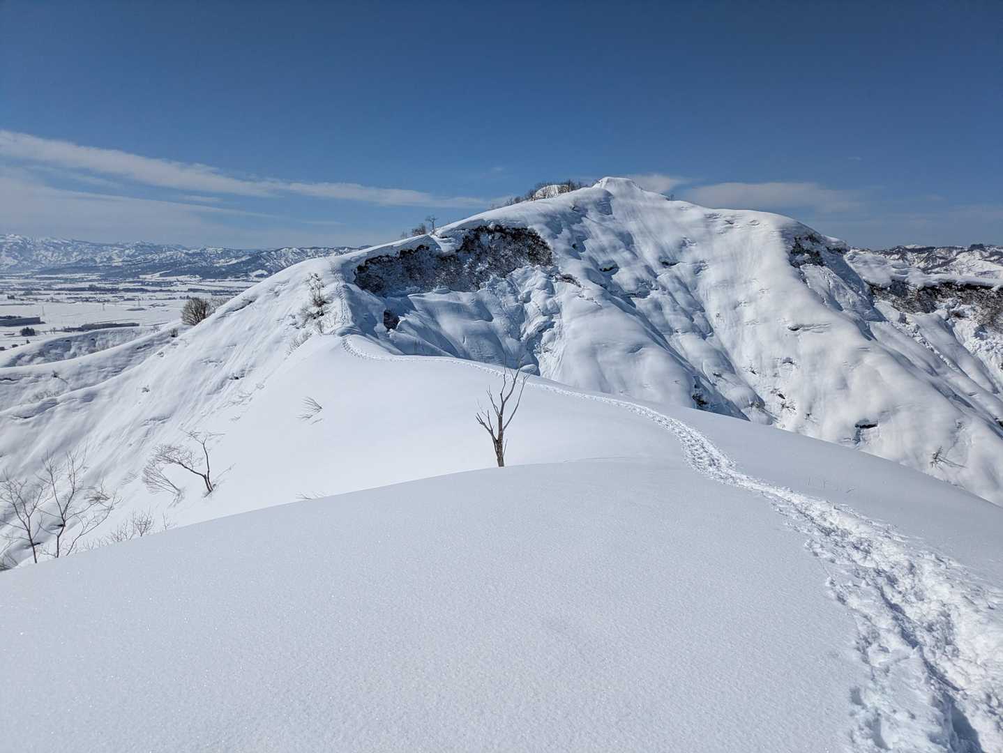 雪崩れてます
