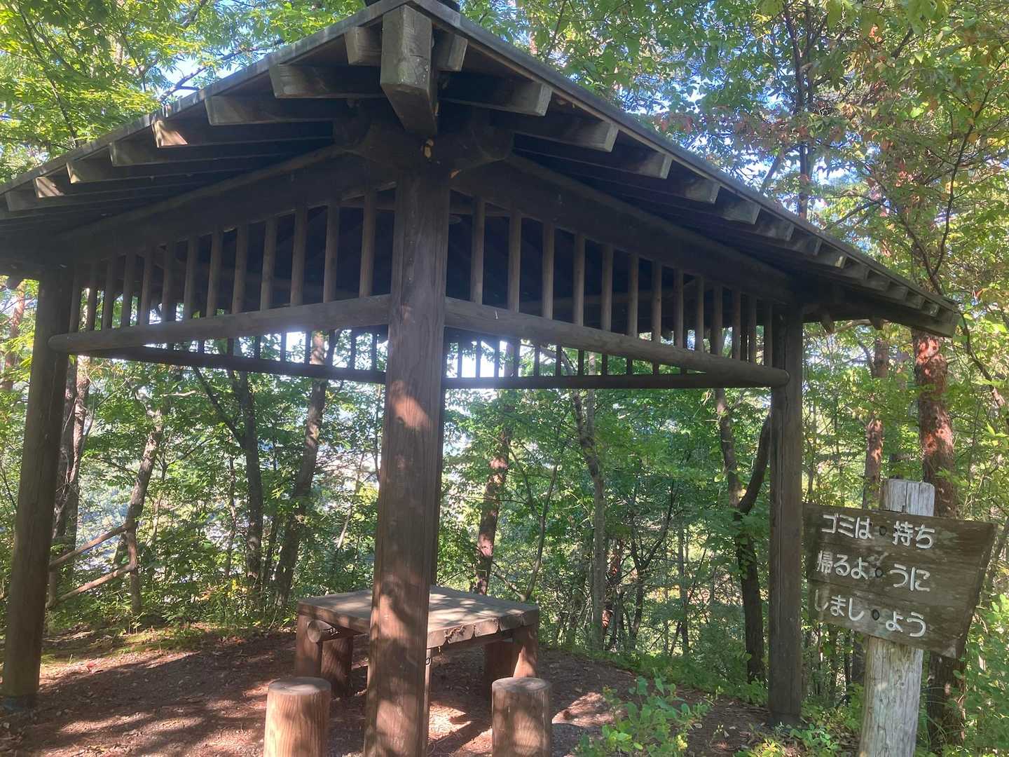 ここで休憩。
ここから、降りたことのない登山口へ。