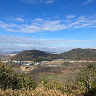 瓶割山（右）と岩倉山