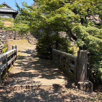 南側の天守入口にかかる橋