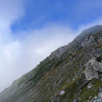 30分以上頂上に居ましたが山荘へ向かいます