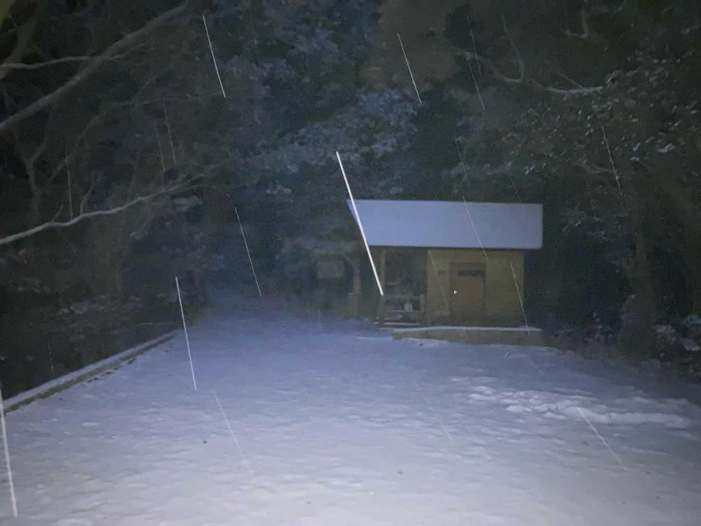 もう 真っ暗 
雪景色が👍