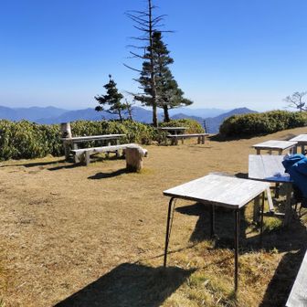 ヒュッテ前の広場で休憩