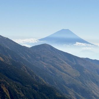 アサヨ峰に行かないと富士山は見えません。