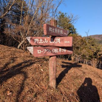 そこで移動し、巻き道との分岐点にある指道標まで移動すると…