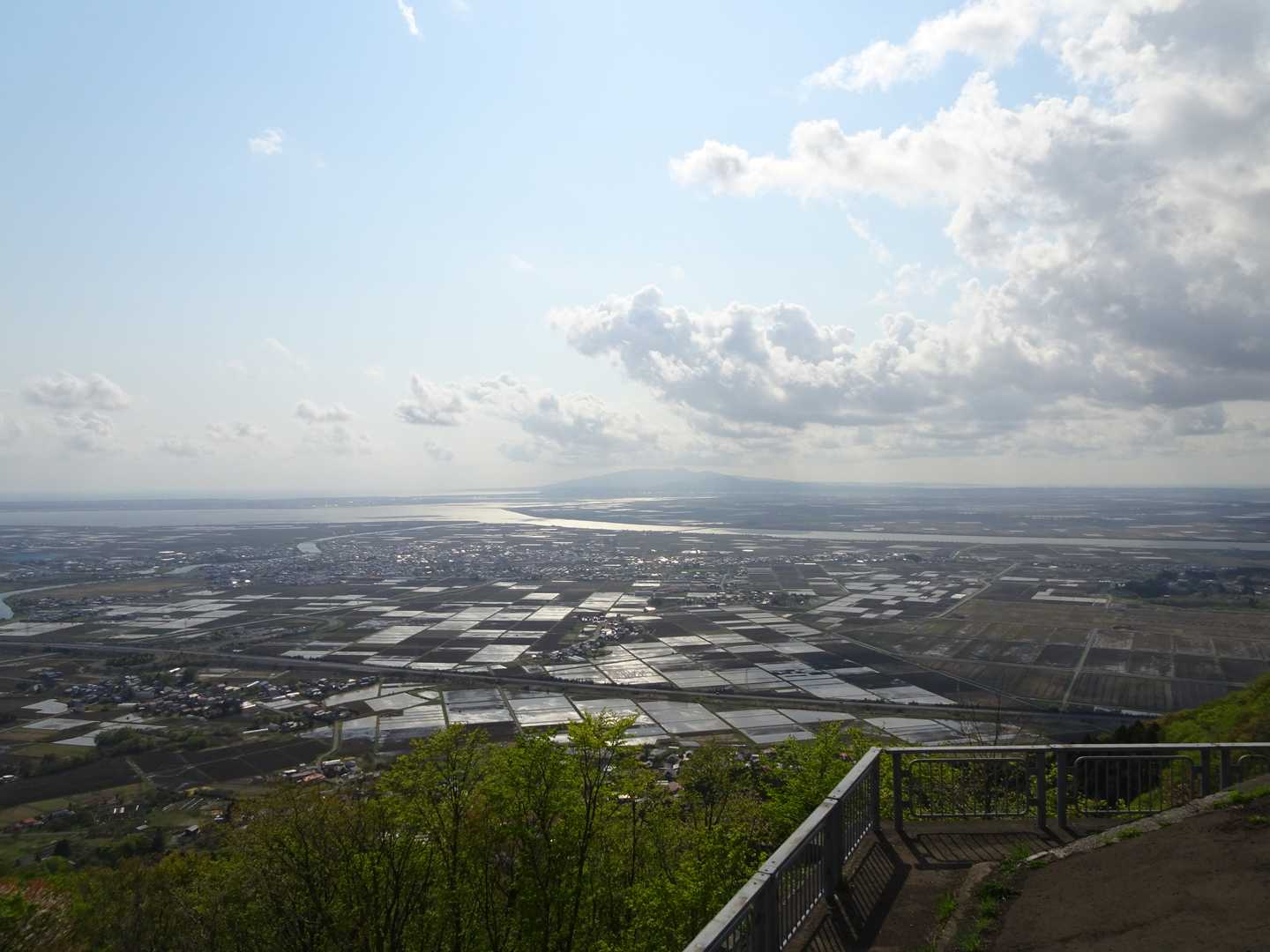 そしてこの景色～✨✨
中央奥が寒風山。
