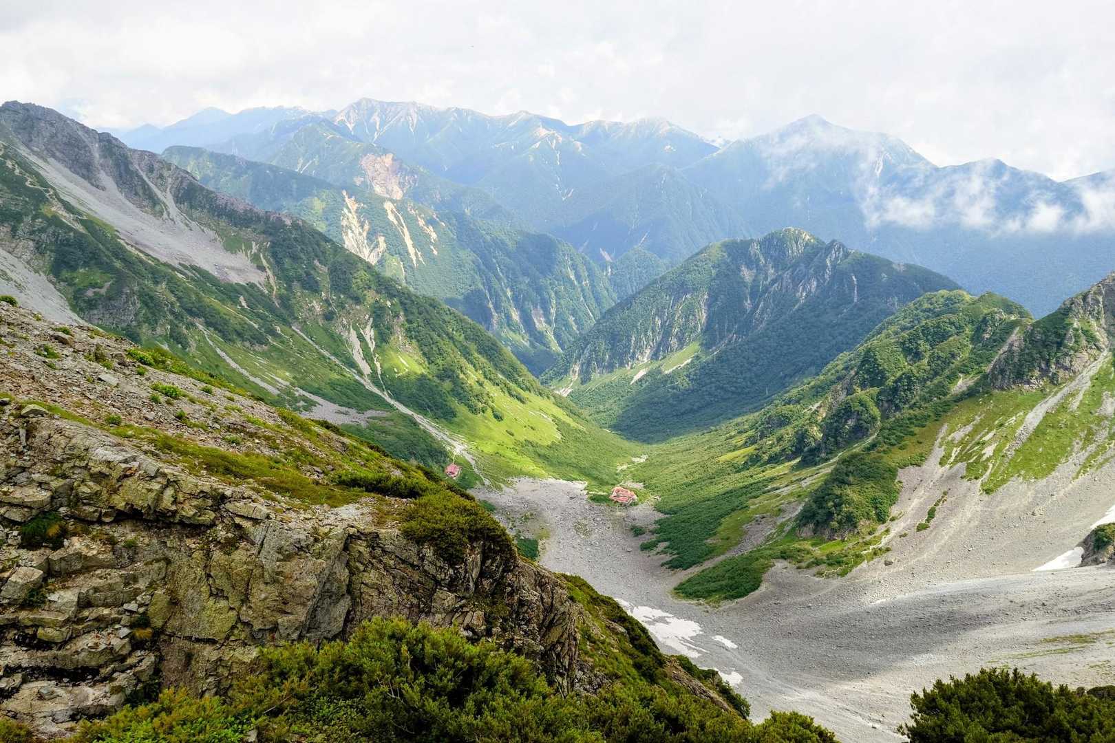 涸沢カールが見えた
遠く常念岳や表銀座の山稜