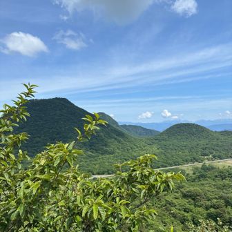 榛名富士の横にまん丸い蛇ヶ岳見えます！