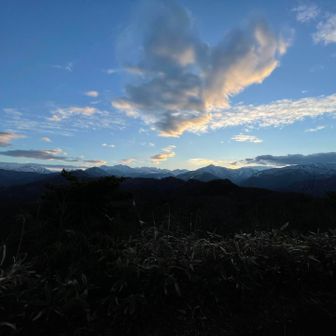 丁度薬師岳の上に雲....