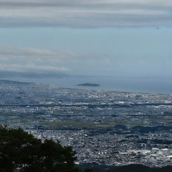 阿夫利神社から。
山頂から下りて来ると下界はお天気という夏場に良くあるパターン。
江ノ島も良く見えます。