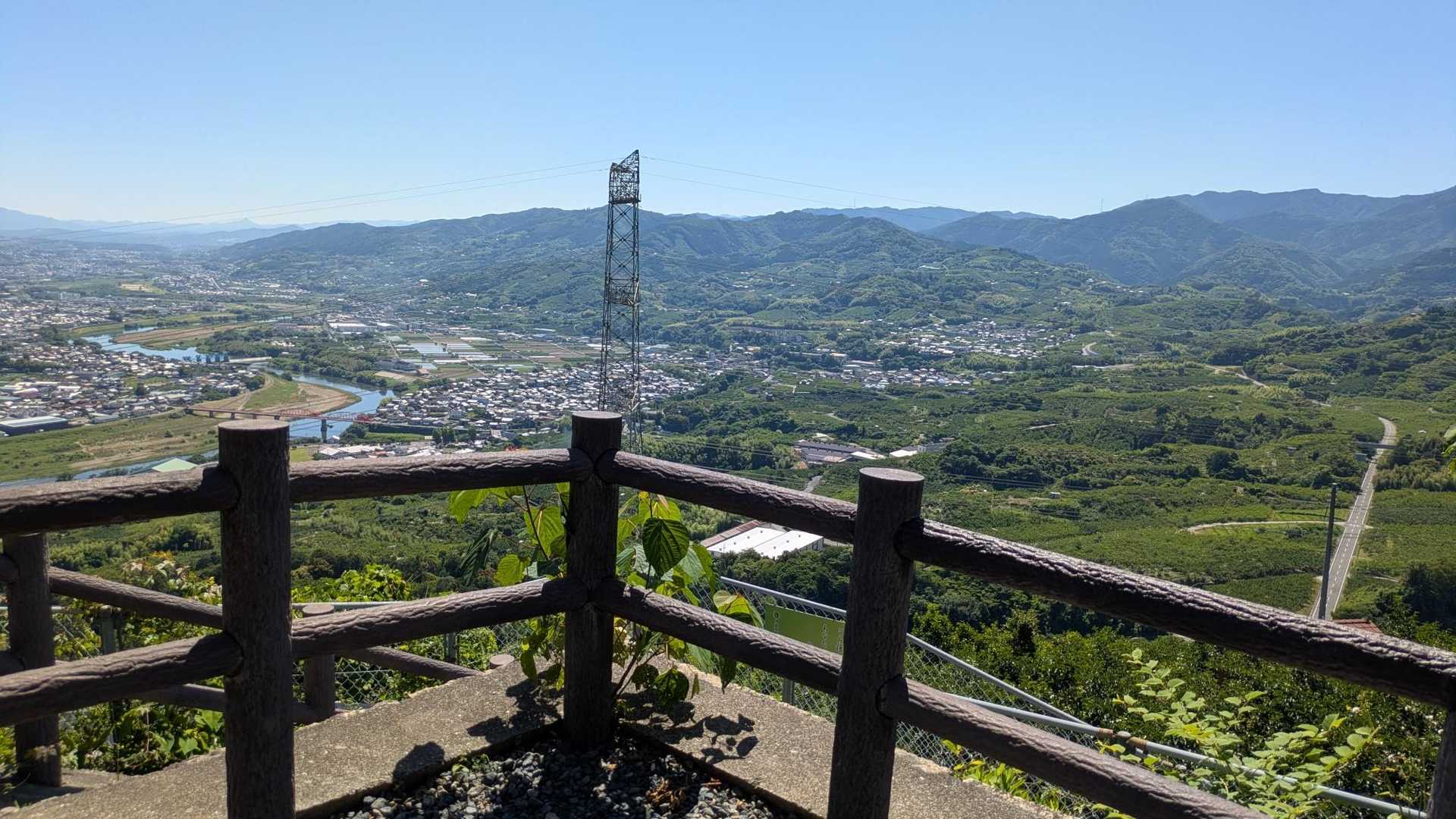 最初の展望台までの登りが一番しんどいかも