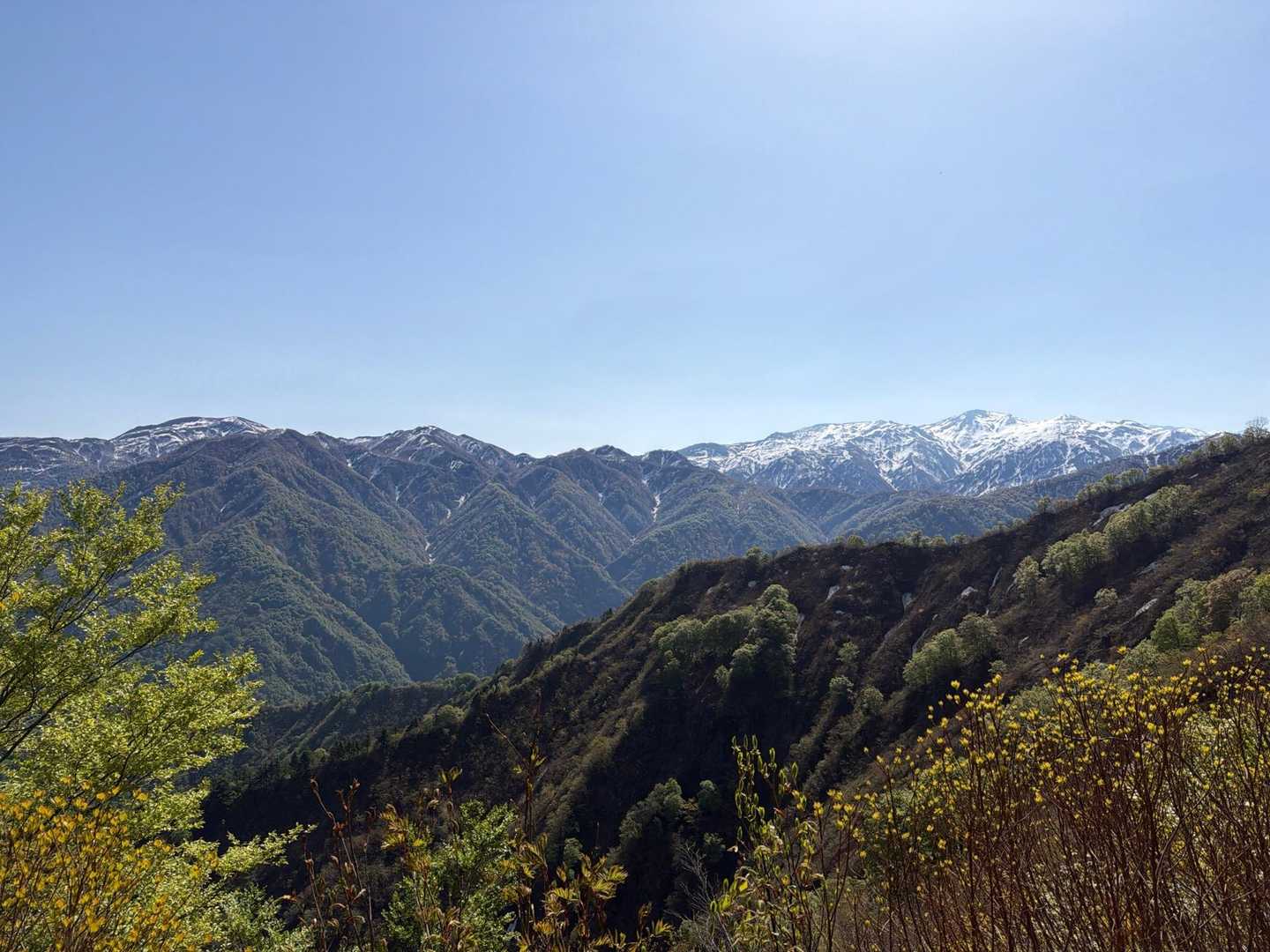 初雪山から朝日岳