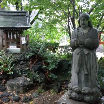 その横に．．．
「木花咲耶姫（このはなさくやひめ）」．
富士山の御祭神、火難除け、安産の守護神．