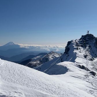 📷を置いて西峰から東峰を撮影
