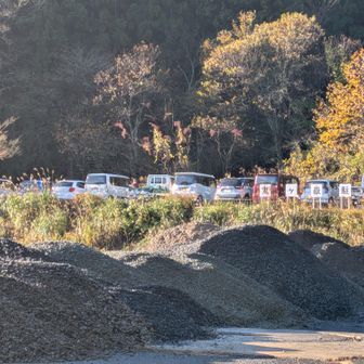 〈鬼ヶ嶽駐車場〉はほぼ満杯！　
登り口変更、マニアックなバリエーションルート選択…