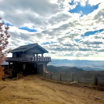 主要門を入って…。
ここから最後の鬼ノ城頂上に向かう👍