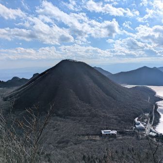 烏帽子岳の眺望ポイントからは榛名富士が近くに見える
