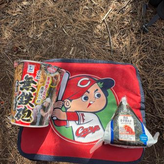 景色はイマイチでも明るくて広いので、こちらでお昼ご飯。