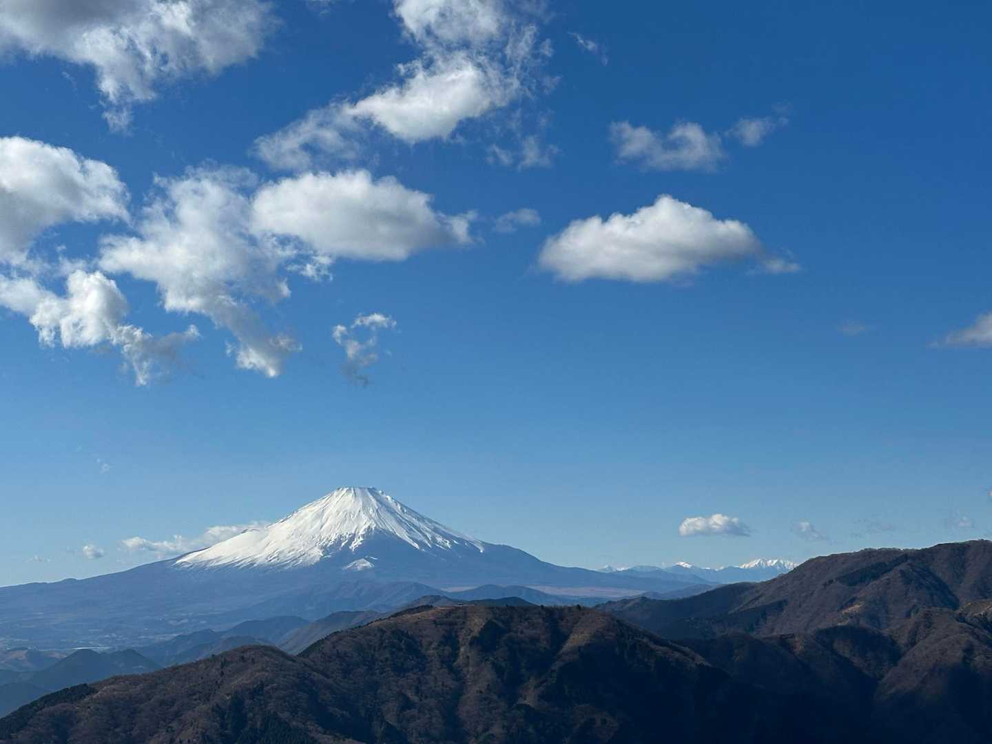 丹沢を手前に富士山くっきり