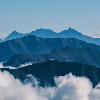 奥には槍穂高