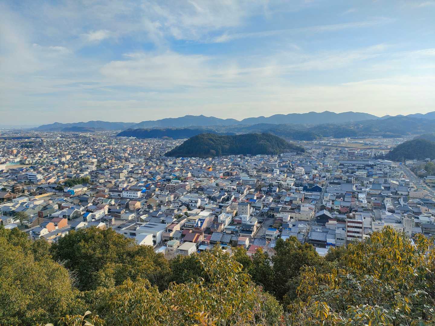 関市街の先には悪魔が住む梅竜寺山