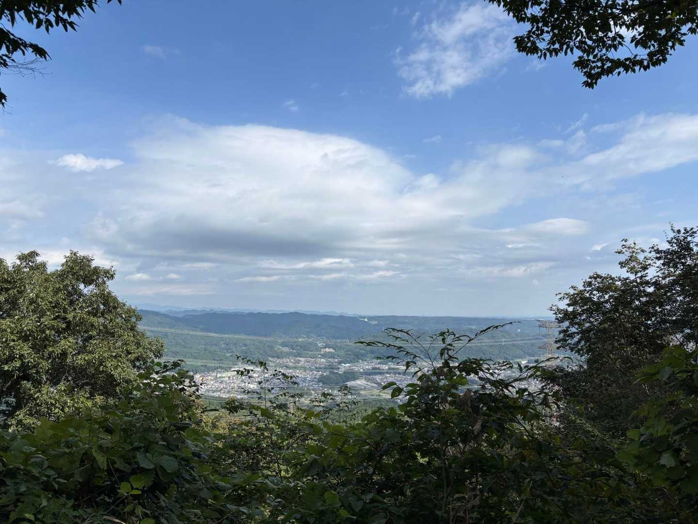 「あの雲の向こうに冬は男体山⛰️が見えるよ」と教えてもらいました✨