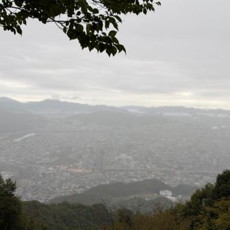 雨が強くなってきたので、カッパを着て帰ります。下りも痛みなく走れて、久しぶりに気持ち良い練習になりました😄